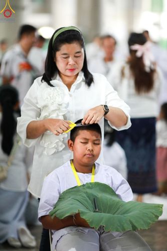 ภาพ No.132824:พิธีตัดปอยผม โครงการสามเณรฟื้นฟูพระพุทธศาสนาทั่วไทย ณ มหารัตนวิหารคด26 วัดพระธรรมกาย วันอาทิตย์ที่ 31 มีนาคม พ.ศ. 2567