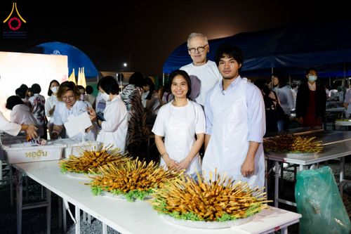 ภาพ No.201396:พิธีถวายภัตตาหารเป็นสังฆทาน แด่พระธรรมยาตรา ณ อนุสรณ์สถานบางปลา วัดบางปลา อำเภอบางเลน จังหวัดนครปฐม ในโครงการธรรมยาตรา กตัญญูบูชา มหาปูชนียาจารย์ พระมงคลเทพมุนี(สด จนฺทสโร) พระผู้ปราบมาร อนุสรณ์สถาน 7 แห่ง ปีที่ 13 วันที่ 25 มกราคม พ.ศ. 2568