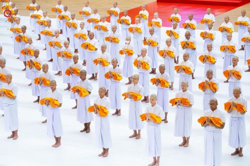 ภาพ No.217155:วันเสาร์ที่ 12 เมษายน พ.ศ. 2568 พิธีบรรพชา พิธีขอศีลและขอนิสสัย พิธีมอบบาตร ในโครงการอุปสมบทหมู่ บูชาธรรมหลวงพ่อธัมมชโย, โครงการธรรมทายาท ระดับอุดมศึกษา รุ่นที่ 52 ,  โครงการบวชพระนานาชาติ AEC & WAB CEO รุ่นที่ 4 ณ วัดพระธรรมกาย