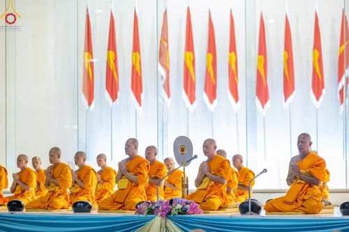 ภาพ No.207198:พิธีตักบาตร และปฏิบัติธรรมช่วงสาย ในวันมาฆบูชา วันพุธที่ 12 กุมภาพันธ์ พ.ศ. 2568 ณ วัดพระธรรมกาย จังหวัดปทุมธานี