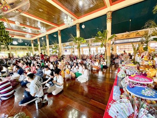 ภาพ No.166913:พิธีทอดกฐิน ณ วัดมะเกลือ ต.คลองโยง อ.พุทธมณฑล จ.นครปฐม ในโครงการกฐินสามัคคีทั่วไทย 30,000 วัด บูชาธรรม 80 ปี หลวงพ่อธัมมชโย โดยคณะศิษยานุศิษย์วัดพระธรรมกาย วันที่ 20 ตุลาคม พ.ศ. 2567