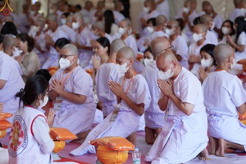 ภาพ No.67939:พิธีขอขมามอบผ้าไตรและบาตร แด่นาคธรรมทายาท ณ ประเทศอินโดนีเซีย เมื่อวันที่ 17 ธันวาคม พ.ศ. 2565