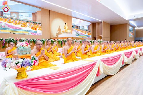 ภาพ No.239531:วันอาทิตย์ที่ 17 สิงหาคม พ.ศ. 2568 พิธีถวายคิลานเภสัช และอุปกรณ์ทางการแพทย์ แด่คณะสงฆ์ เนื่องในวันธรรมชัย ณ ห้องแก้วสารพัดนึก 2 สภาธรรมกายสากล วัดพระธรรมกาย