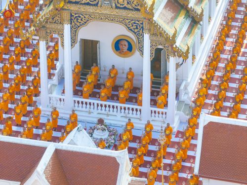 ภาพ No.197110:พิธีจุดประทีปถวายเป็นพุทธบูชา และบูชาธรรมมหาปูชนียาจารย์ ณ วัดโบสถ์(บน) ตำบลบางคูเวียง อำเภอบางกรวย จังหวัดนนทบุรี ในโครงการธรรมยาตรา กตัญญูบูชา มหาปูชนียาจารย์ พระมงคลเทพมุนี(สด จนฺทสโร) พระผู้ปราบมาร อนุสรณ์สถาน 7 แห่ง ปีที่ 13 วันที่ 18 มกราคม พ.ศ. 25