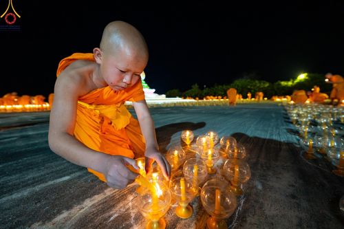 ภาพ No.125313:พิธีจุดโคมมาฆประทีป เพื่อถวายเป็นพุทธบูชา ณ เจดีย์สวรรค์ วัดบ้านขุน  อำเภอฮอด จังหวัดเชียงใหม่ วันเสาร์ที่ ๒๔ กุมภาพันธ์ พ.ศ. ๒๕๖๗