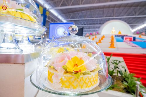 ภาพ No.159122:พิธีบูชาข้าวพระ ในวันอาทิตย์ต้นเดือน วันที่ 6 ตุลาคม พ.ศ. 2567 ณ สภาธรรมกายสากล วัดพระธรรมกาย