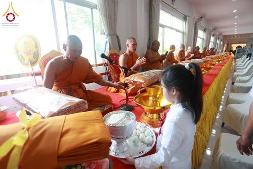 ภาพ No.181984:พิธีทอดกฐิน ณ วัดนิเวศน์ปวราราม จ.สุพรรณบุรี ในโครงการทอดกฐินสามัคคีทั่วไทย 30,000 วัด บูชาธรรม 80 ปี หลวงพ่อธัมมชโย โดยคณะศิษยานุศิษย์วัดพระธรรมกาย วันที่ 2 พฤศจิกายน พ.ศ. 2567