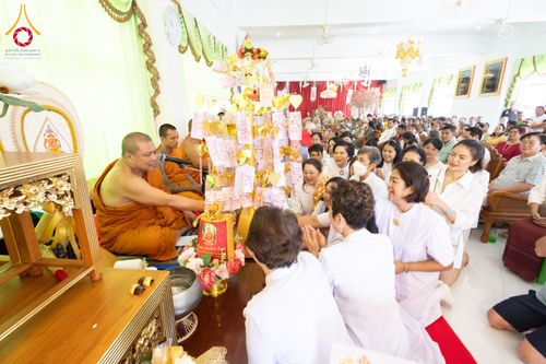 ภาพ No.174388:พิธีทอดกฐิน วัดสาลวัน จ.นครปฐม ในโครงการกฐินสามัคคีทั่วไทย 30,000 วัด บูชาธรรม 80 ปี หลวงพ่อธัมมชโย โดยคณะศิษยานุศิษย์วัดพระธรรมกาย วันที่ 10 พฤศจิกายน พ.ศ. 2567