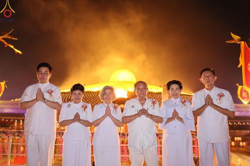 ภาพ No.124978:พิธีเวียนประทักษิณและจุดมาฆประทีป (ชุดที่ 2) ในวันมาฆบูชา เสาร์ที่ 24 กุมภาพันธ์ พ.ศ. 2567 ณ พระมหาธรรมกายเจดีย์ วัดพระธรรมกาย