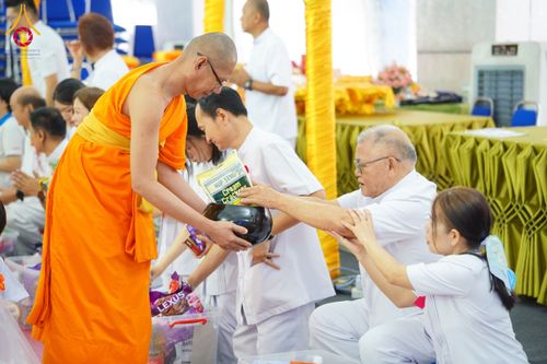 ภาพ No.168042:พิธีทอดกฐิน วัดพระธรรมกายกัวลาลัมเปอร์ ประเทศมาเลเซีย วันที่ 20 ตุลาคม พ.ศ. 2567