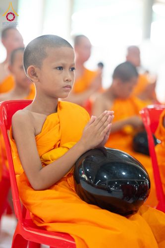ภาพ No.61968:ตักบาตรฉลองสามเณรใหม่ มัชฌิมธรรมทายาท ณ วิหารคด คอร์ 9 วัดพระธรรมกาย วันที่ 15 เมษายน พ.ศ. 2567