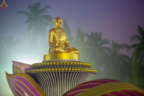 ภาพ No.110207:พิธีตักบาตรพระธรรมยาตราฯ ในโครงการธรรมยาตรากตัญญูบูชา มหาปูชนียาจารย์ พระมงคลเทพมุนี(สด จนฺทสโร) พระผู้ปราบมาร ปีที่ 12 ณ อนุสรณ์สถานลำดับที่ 2 สถานที่ตั้งมโนปณิธานบวชตลอดชีวิต อนุสรณ์สถานบางนางแท่น จ.นครปฐม วันที่ 11 มกราคม พ.ศ. 2567