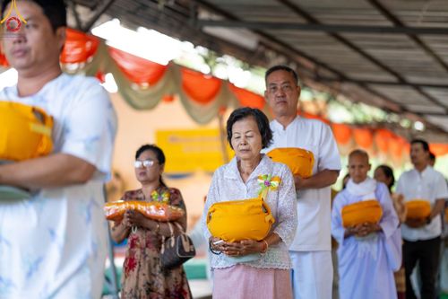 ภาพ No.101300:พิธีบรรพชาธรรมทายาท ในโครงการอุปสมบทบูชาธรรม มหาปูชนียาจารย์ พ.ศ. 2566 ณ วัดท่าสุวรรณ จ.ราชบุรี วันที่ 6 ธันวาคม พ.ศ. 2566