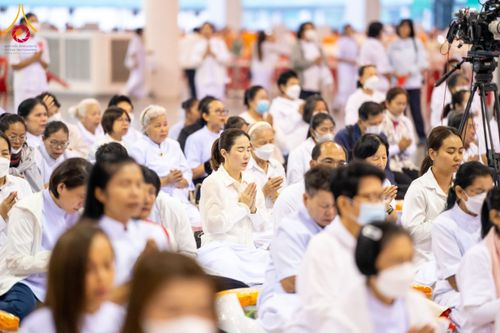 ภาพ No.204252:พิธีถวายภัตตาหารเป็นสังฆทาน แด่พระธรรมยาตรา ณ วัดพระธรรมกาย ตำบลคลองสาม อำเภอคลองหลวง จังหวัดปทุมธานี ในโครงการธรรมยาตรา กตัญญูบูชา มหาปูชนียาจารย์ พระมงคลเทพมุนี(สด จนฺทสโร) พระผู้ปราบมาร อนุสรณ์สถาน 7 แห่ง ปีที่ 13 วันที่ 31 มกราคม พ.ศ. 2568