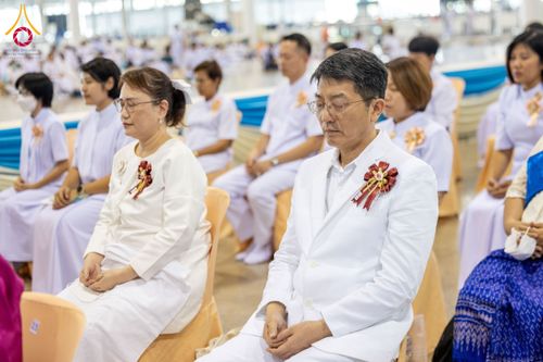 ภาพ No.127033:พิธีมอบใบประกาศเกียรติคุณองค์กรนานาชาติ และหน่วยงานที่ชักชวนคนร่วมโครงการนั่งสมาธิเพื่อสันติภาพโลกมากที่สุด วันอาทิตย์ที่ 1 มีนาคม พ.ศ. 2567 ณ สภาธรรมกายสากล วัดพระธรรมกาย