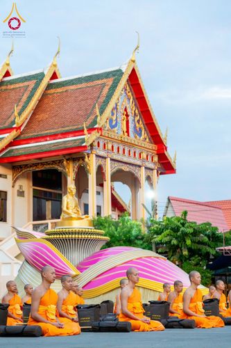 ภาพ No.197024:พระธรรมยาตราปฏิบัติธรรม และถ่ายภาพหมู่ประวัติศาสตร์ ณ วัดโบสถ์(บน) ตำบลบางคูเวียง อำเภอบางกรวย จังหวัดนนทบุรี ในโครงการธรรมยาตรา กตัญญูบูชา มหาปูชนียาจารย์ พระมงคลเทพมุนี(สด จนฺทสโร) พระผู้ปราบมาร อนุสรณ์สถาน 7 แห่ง ปีที่ 13 วันที่ 18 มกราคม พ.ศ. 2568