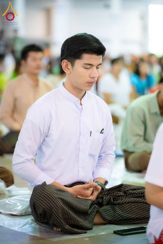 ภาพ No.143639:พิธีถวายผ้าไตร, สวดธรรมจักร, ปฏิบัติธรรม และฟังแสดงพระธรรมเทศนา ภาษาเมียนมา โดยมีสาธุชนชาวเมียนมากว่า 4,000 คน เข้าร่วมพิธี ณ มหารัตนวิหารคด วัดพระธรรมกาย วันอาทิตย์ที่ 7 กรกฎาคม พ.ศ. 2567