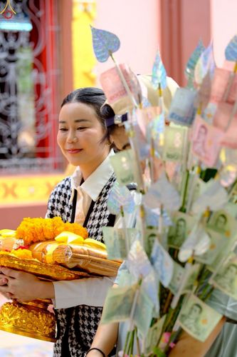 ภาพ No.254619:วันที่ 13 ตุลาคม พ.ศ. 2568 พิธีทอดกฐินสามัคคีทั่วไทย 30,000 วัด โดยคณะศิษยานุศิษย์ บูชาธรรม 81 ปี หลวงพ่อธัมมชโย ณ วัดจันทร์ใน แขวงบางคอแหลม เขตยานนาวา กรุงเทพมหานคร