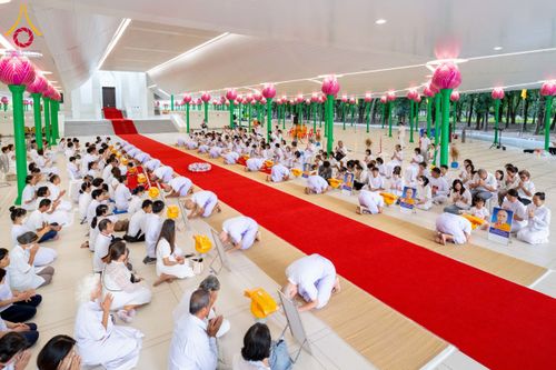 ภาพ No.256152:วันที่ 4 ตุลาคม พ.ศ. 2568 พิธีบรรพชาอุปสมบท  โครงการอุปสมบทหมู่บูชาธรรม 141 ปี  พระมงคลเทพมุนี (สด จนฺทสโร) ณ โบสถ์พระไตรปิฏก วัดพระธรรมกาย จ.ปทุมธานี