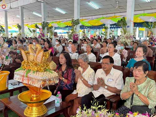 ภาพ No.250839:วันพุธที่ 8 ตุลาคม พ.ศ. 2568 พิธีทอดกฐินสามัคคีทั่วไทย 30,000 วัด โดยคณะศิษยานุศิษย์ บูชาธรรม 81 ปี หลวงพ่อธัมมชโย ณ วัดบางช้างใต้ อำเภอสามพราน  จังหวัดนครปฐม