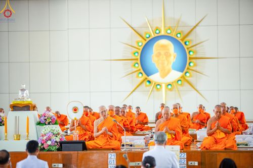 ภาพ No.115506:พิธีเจริญพระพุทธมนต์ และถวายภัตตาหาร ในวาระครบ 115 ปี วันคล้ายวันเกิด คุณยายอาจารย์ มหารัตนอุบาสิกาจันทน์ ขนนกยูง (ผู้ให้กำเนิดวัดพระธรรมกาย) วันศุกร์ที่ 19 มกราคม พ.ศ. 2567 ณ หอฉันคุณยายอาจารย์ วัดพระธรรมกาย