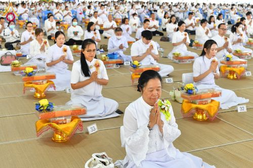 ภาพ No.198025:พิธีถวายภัตตาหารแด่พระภิกษุ สามเณร  บูชาธรรมคุณยายอาจารย์มหารัตนอุบาสิกาจันทร์ ขนนกยูง เนื่องในวาระวันคล้ายวันเกิดครบ 116 ปี วันอาทิตย์ที่ 19 มกราคม พ.ศ. 2568 ณ หอฉันคุณยายอาจารย์ฯ วัดพระธรรมกาย