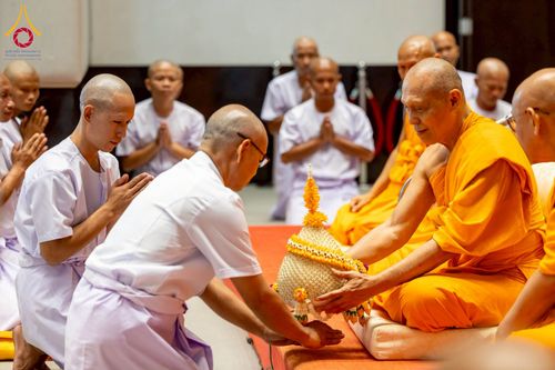 ภาพ No.277691:วันเสาร์ที่ 6 ธันวาคม พ.ศ. 2568 พิธีบรรพชาอุปสมบทและพิธีถวายบาตร โครงการอุปสมบทบูชาธรรมมหาปูชนียาจารย์ ประจำปี พ.ศ.2568 โครงการบวชพระนานาชาติ AEC และ WAB รุ่น CEO (นักบริหาร) รุ่นที่ 5 ณ มหาธรรมกายเจดีย์ วัดพระธรรมกาย