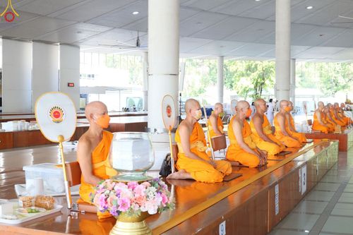 ภาพ No.104482:พิธีบุพเปตพลี ครั้งที่ 145 อุทิศบุญแด่หมู่ญาติที่ล่วงลับไปแล้ว และสืบทอดอายุพระพุทธศาสนา วันพุธที่ 27 ธันวาคม พ.ศ. 2566 (วันพระขึ้น 15 ค่ำ เดือน 12 ) ณ หอฉันคุณยายอาจารย์ฯ วัดพระธรรมกาย