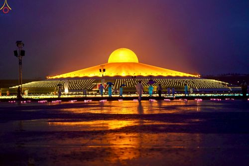 ภาพ No.244172:วันที่ 7 กันยายน พ.ศ. 2568 พิธีจุดประทีป วันครูผู้ค้นพบวิชชาธรรมกาย ณ ลานธรรมฯ และวิหารคด วัดพระธรรมกาย