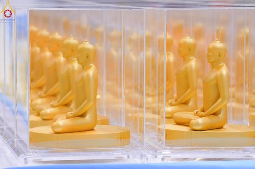 ภาพ No.159440:สัมมนาพิเศษและพิธีมอบองค์พระธรรมกาย 2,000 องค์ ณ ห้องแก้วสารพัดนึก 1 วัดพระธรรมกาย วันอาทิตย์ต้นเดือนที่ 6 ตุลาคม พ.ศ. 2567