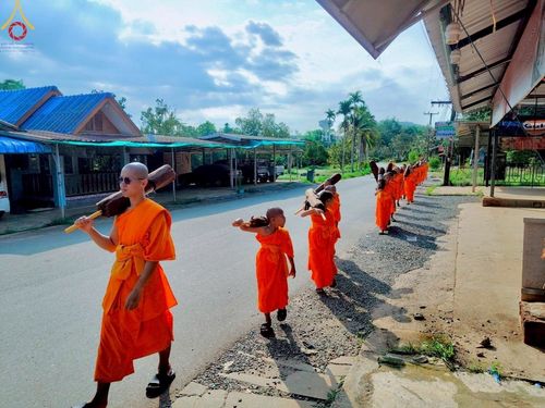 ภาพ No.218187:วันอังคารที่ 16 เมษายน พ.ศ. 2568 กิจกรรมสามเณรเดินธรรมยาตรา ในโครงการบรรพชา สามเณรภาคฤดูร้อนปี 2568 ศูนย์ปฏิบัติธรรมเขาคิชฌกูฏ จันทบุรี