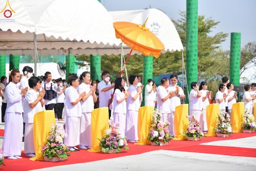 ภาพ No.121089:พิธีทอดผ้าป่า โครงสร้างหลังคา เสาคู่ค้ำฟ้ามหามงคล เพื่อสถาปนาอาคาร 80 ปี หลวงพ่อธัมมชโย ณ ศูนย์ปฏิบัติธรรมวิหารแดง ต.เจริญธรรม อ.วิหารแดง จ.สระบุรี วันที่ 27 มกราคม พ.ศ. 2567