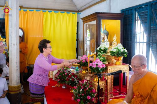 ภาพ No.178358:พิธีทอดกฐิน ณ วัดสระบัว แขวงรองเมือง เขตปทุมวัน กรุงเทพฯ ในโครงการทอดกฐินสามัคคีทั่วไทย 30,000 วัด บูชาธรรม 80 ปี หลวงพ่อธัมมชโย โดยคณะศิษยานุศิษย์วัดพระธรรมกาย วันที่ 10 พฤศจิกายน พ.ศ. 2567