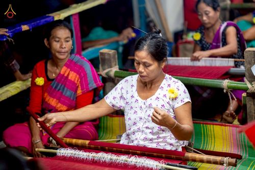 ภาพ No.257470:วันที่ 17 ตุลาคม พ.ศ. 2568 พิธีทอดกฐินสมทบวัดกัลยาณมิตรต่างประเทศ  บูชาธรรม 81 ปี หลวงพ่อธัมมชโย ณ ศูนย์ปฏิบัติธรรมไมตรีปูร์ เมืองคาร์การชารี ประเทศบังกลาเทศ 