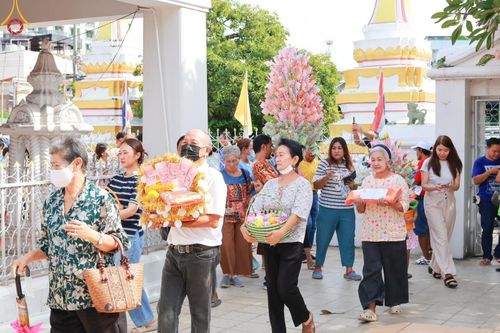 ภาพ No.169708:พิธีทอดกฐิน ณ วัดบางขุนนนท์ เขตบางกอกน้อย จ.กรุงเทพมหานคร ในโครงการกฐินสามัคคีทั่วไทย 30,000 วัด บูชาธรรม 80 ปี หลวงพ่อธัมมชโย โดยคณะศิษยานุศิษย์วัดพระธรรมกาย วันที่ 26 ตุลาคม พ.ศ. 2567