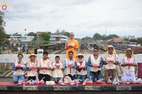 ภาพ No.129967:V.34 เพื่อธรรมเพื่อบางกล่ำ การรับบุญของเจ้าหน้าที่หน่วยงานต่างๆ  เพื่องานธรรมยาตราอัญเชิญพระบรมสารีริกธาตุ ประดิษฐาน ณ มหารัตนเจดีย์สิริปทุมสวรรค์ (เจดีย์อริยพุทธะ 5 พระองค์) ณ ศูนย์ปฏิบัติธรรมภาคใต้ อ.บางกล่ำ จ.สงขลา ระหว่างวันที่ 9-10 มีนาคม พ.ศ. 2567