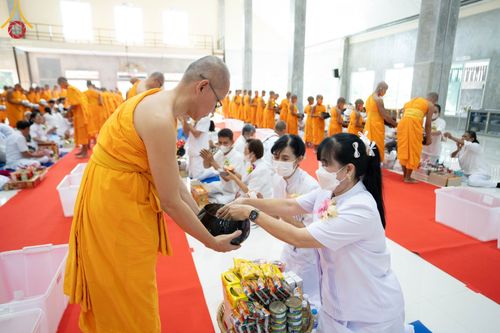 ภาพ No.86012:งานบุญครบรอบ 12 ปี ณ ศูนย์อบรมเยาวชนนครปฐม วันเสาร์ ที่ 19 สิงหาคม พ.ศ. 2566 พิธีทอดผ้าป่าบำรุงศูนย์ และพิธีเจริญพระพุทธมนต์ ฉลองหอฉันคุณยายฯ ประธานสงฆ์  พระมหาคมสัน  ธมฺมาสนฺโน ประธานบุญพิธี กัลฯสุนทรินทร์  จันทนา และคณะเจ้าภาพจังหวัดนครปฐม