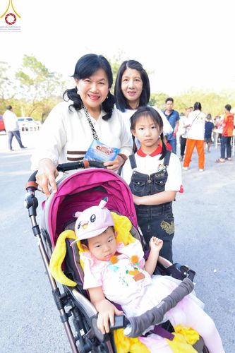 ภาพ No.194108:วัดพระธรรมกาย จัดงานวันเด็กแห่งชาติ ประจำปี พ.ศ.2568 ออกร้านอาหาร 200 ร้าน มอบของขวัญหลายหมื่นชิ้น วันที่ 12 มกราคม พ.ศ. 2568 วัดพระธรรมกาย อ.คลองหลวง จ.ปทุมธานี