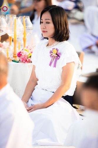 ภาพ No.111976:พิธีจุดประทีปถวายเป็นพุทธบูชา และบูชาธรรมมหาปูชนียาจารย์ พระมงคลเทพมุนี(สด จนฺทสโร) ในโครงการธรรมยาตรา กตัญญูบูชา มหาปูชนียาจารย์ พระมงคลเทพมุนี(สด จนฺทสโร) พระผู้ปราบมาร อนุสรณ์สถาน 7 แห่ง ปีที่ 12 วันที่ 14 มกราคม พ.ศ. 2567 ณ วัดสองพี่น้อง อ.สองพี่น้อง