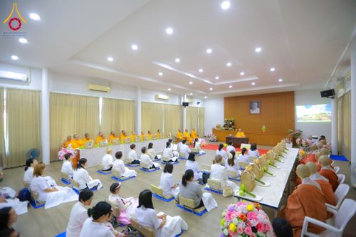 ภาพ No.197520:พิธีถวายสังฆทานคณะสงฆ์ 2 นิกายเชื่อมสัมพันธ์ไทย-เกาหลี วันอาทิตย์ที่ 5 มกราคม พ.ศ. 2568 ณ อาคารชมรมภาวนารักษ์ วัดพระธรรมกาย อำเภอคลองหลวง จังหวัดปทุมธานี