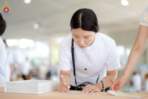 ภาพ No.253496:วันอังคารที่ 7 ตุลาคม พ.ศ.2568 (วันพระ ขึ้น 15 ค่ำ เดือน 11) พิธีบุพเปตพลี ครั้งที่ 171 ร่วมอุทิศบุญแด่หมู่ญาติที่ล่วงลับไปแล้ว และสืบทอดอายุพระพุทธศาสนา ณ หอฉันคุณยายอาจารย์ฯ วัดพระธรรมกาย