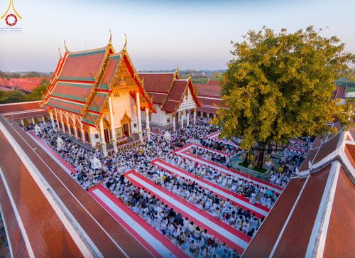 ภาพ No.195303:พิธีตักบาตรพระธรรมยาตรา ณ อนุสรณ์สถานลำดับที่ 3 สถานที่เกิดใหม่ในเพศสมณะ วัดสองพี่น้อง ต.ต้นตาล อ.สองพี่น้อง จ.สุพรรณบุรี ในโครงการธรรมยาตรา กตัญญูบูชา มหาปูชนียาจารย์ พระมงคลเทพมุนี(สด จนฺทสโร) พระผู้ปราบมาร ปีที่ 13 วันที่ 15 มกราคม พ.ศ.2568