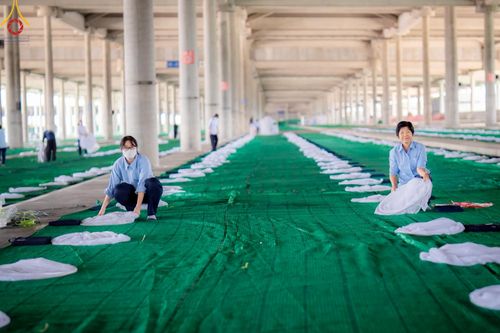 ภาพ No.219037:วันที่ 19-21 เมษายน พ.ศ. 2568 การเตรียมงานในลานธรรม , วิหารคด เพื่องานวันคุ้มครองโลก 22 เมษายน พ.ศ. 2568