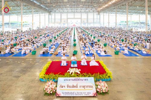 ภาพ No.276958:วันอาทิตย์ที่ 7 ธันวาคม พ.ศ. 2568 พิธีตักบาตรอาทิตย์ต้นเดือน ณ บ้านแก้วเรือนทองคุณยายฯ วัดพระธรรมกาย