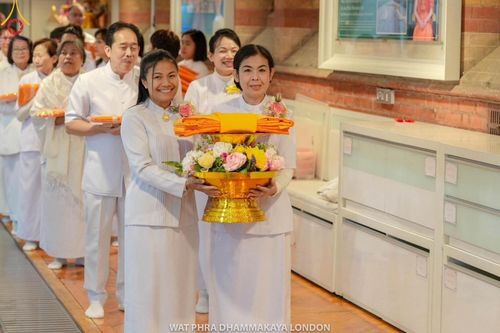 ภาพ No.159882:พิธีบูชาข้าวพระ วันอาทิตย์ต้นเดือน ณ วัดพระธรรมกายลอนดอน วันที่ 6 ตุลาคม พ.ศ. 2567