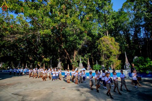 ภาพ No.195165:พิธีทอดผ้าป่าทำนุบำรุงศาสนสถาน ณ วัดพรสวรรค์ ต.หนองบ่อ อ.สองพี่น้อง จ.สุพรรณบุรี ในโครงการธรรมยาตรา กตัญญูบูชา มหาปูชนียาจารย์ พระมงคลเทพมุนี(สด จนฺทสโร) พระผู้ปราบมาร อนุสรณ์สถาน 7 แห่ง ปีที่ 13 วันที่ 13 มกราคม พ.ศ. 2568