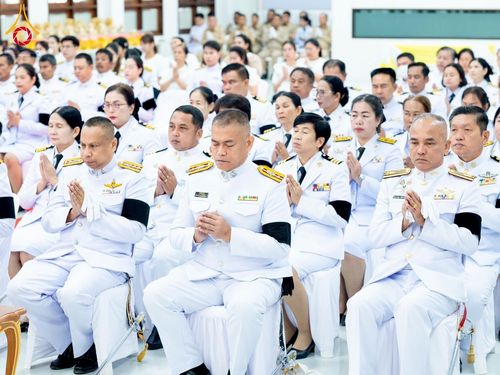 ภาพ No.275979:วันที่ 5 ธันวาคม พ.ศ. 2568 พสกนิกรอำเภอคลองหลวง พร้อมใจบำเพ็ญกุศลอุทิศถวาย “ในหลวงรัชกาลที่ 9” น้อมรำลึกในพระมหากรุณาธิคุณ เนื่องในวันคล้ายวันพระบรมราชสมภพ วันชาติ และวันพ่อแห่งชาติ ณ อาคารปลูกศรัทธา 2 วัดพระธรรมกาย อำเภอคลองหลวง จังหวัดปทุมธานี