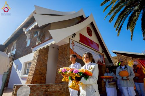 ภาพ No.231611:โครงการบรรพชาอุปสมบทหมู่ครั้งที่ 2 ณ วัดพระธรรมกายโจฮันเนสเบิร์ก ประเทศแอฟริกาใต้ วันอาทิตย์ 29 มิถุนายน พ.ศ. 2568