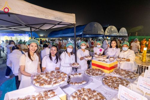 ภาพ No.200164:พิธีถวายภัตตาหารเป็นสังฆทาน แด่พระธรรมยาตรา ณ อนุสรณ์สถานบางปลา วัดบางปลา อำเภอบางเลน จังหวัดนครปฐม ในโครงการธรรมยาตรา กตัญญูบูชา มหาปูชนียาจารย์ พระมงคลเทพมุนี(สด จนฺทสโร) พระผู้ปราบมาร อนุสรณ์สถาน 7 แห่ง ปีที่ 13 วันที่ 23 มกราคม พ.ศ. 2568