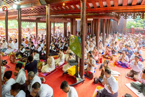 ภาพ No.220067:วันพุธที่ 16 เมษายน พ.ศ. 2568 วัดพระธรรมกายถวายมหาสังฆทาน มอบสิ่งของและทุนทรัพย์กว่า 4 ล้านบาท บรรเทาทุกข์ 181 วัดแผ่นดินไหวเมียนมา